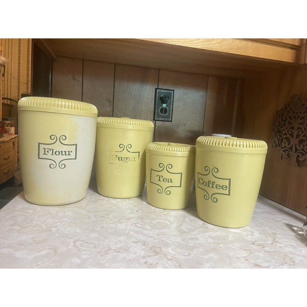 Vintage Nesting Plastic Yellow Gold Plastic‎ Storage Containers - All WiTh Lids